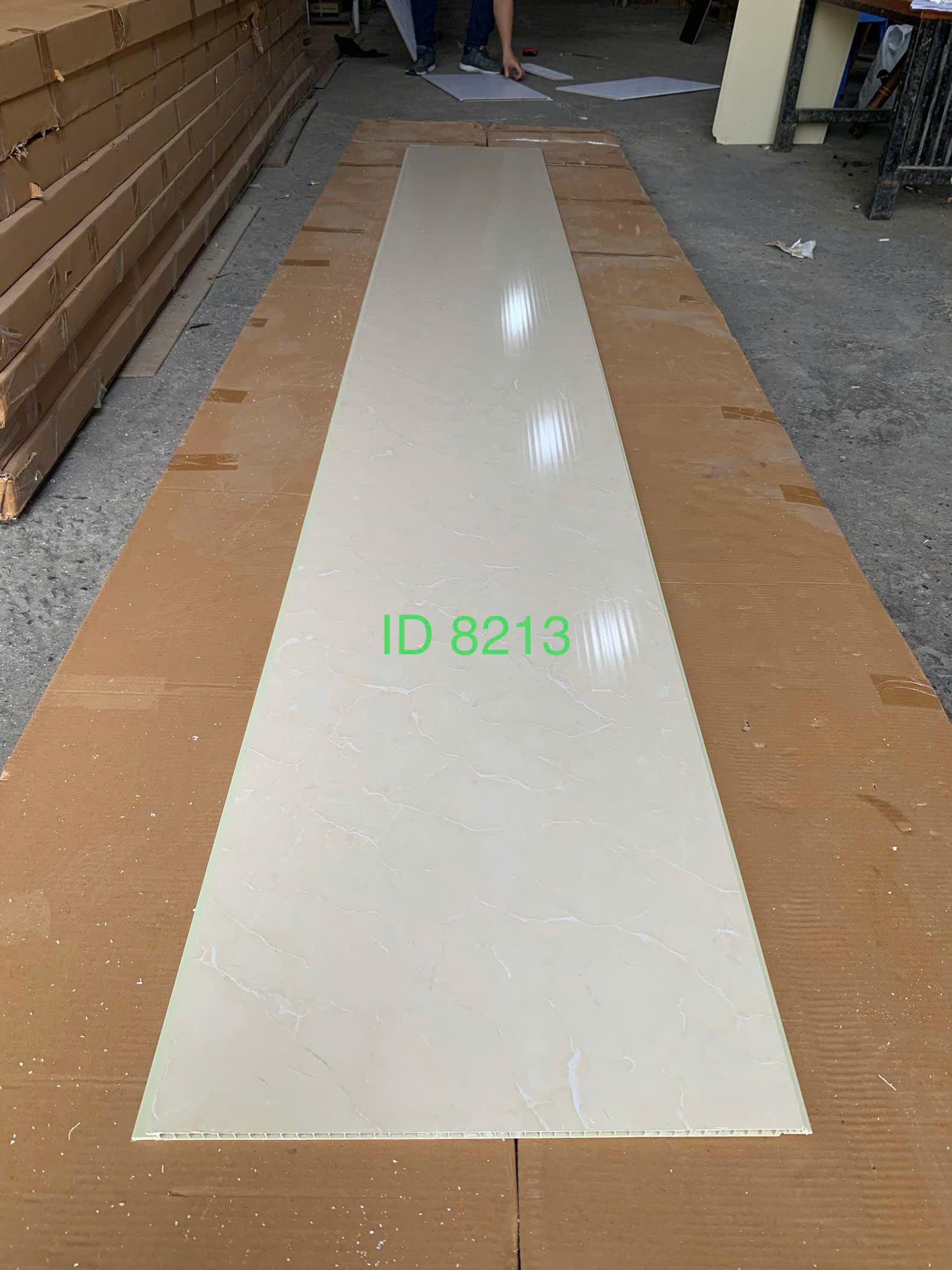 tấm ốp 8213 tại kho hàng